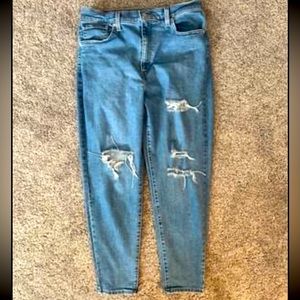 Levi’s High Waisted Mom Jeans size 32